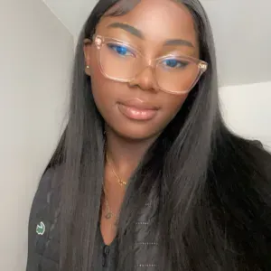 Baby-sitter expérimentée, en banlieue parisienne 