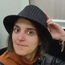 Cerco donna per fare pulizia di scale condominiale. 