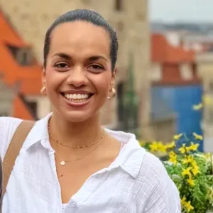 Experienced English Nanny in Paris | Tutor and Teacher 