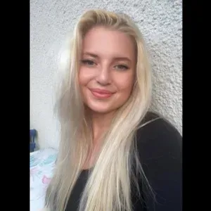 Jeune diplômée de la petite enfance disponible