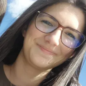 Petsitter affidabile che ama gli animali 