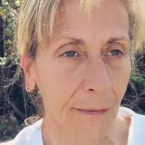 Pulizie domestiche e stiro , pulizie per uffici ect 