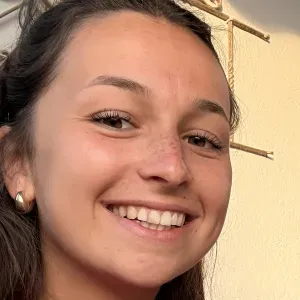 Baby-sitter Rose, 18 ans, Angers