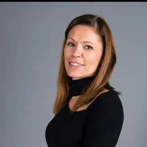 Procuro empregada doméstica 