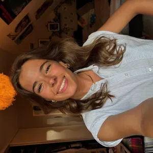 Baby-sitter - Etudiante sérieuse, ponctuelle et à l'écoute!