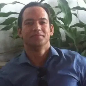 Empleado de limpieza en Calpe con gran atención al detalle 