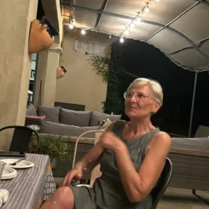 Mamie disponible pour garder enfants