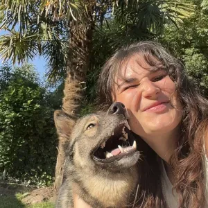 Étudiante vétérinaire qui cherche des animaux à garder