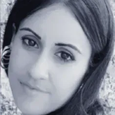 Empleada de limpieza gran atención al detalle 