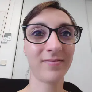 Je cherche une baby sitter