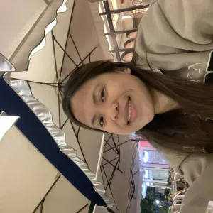 Babysitter looking for a job 💗