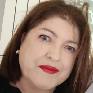 Femme de ménage organisée et de confiance