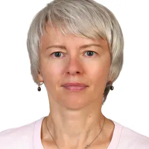 Energiczna opiekunka do dzieci