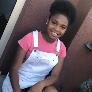 Auxiliar de saúde em Lisboa, sendo também cuidadora 