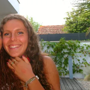 Baby-sitter expérimentée sur le bab