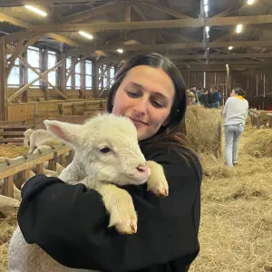 Baby-sitter passionnée sur Moulins et ses alentours 