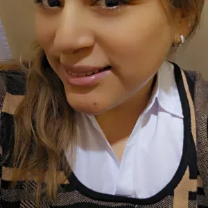 Empelada de limpieza .con gran dedicacion 