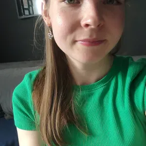 Baby-sitter calme et patiente disponible surtout en soirée