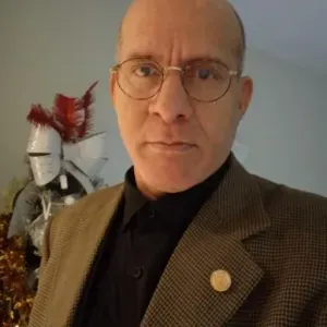 Empleado de Limpieza en Marbella, con atención al detalle.