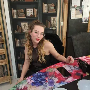 femme de ménage , serveuse a calais 