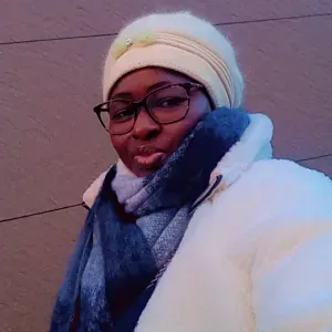 Femme de ménage dans plusieurs endroits