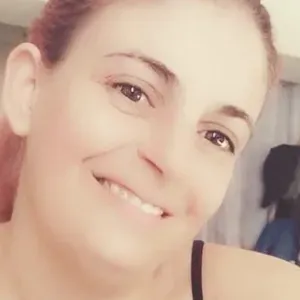 Je recherche une ados siting