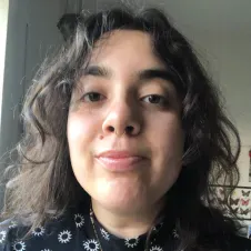 Baby-sitter disponible tout le mois d'août