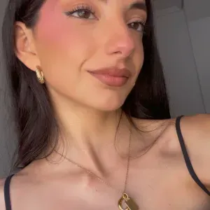 Niñera alegre, responsable, con disponibilidad muy flexible