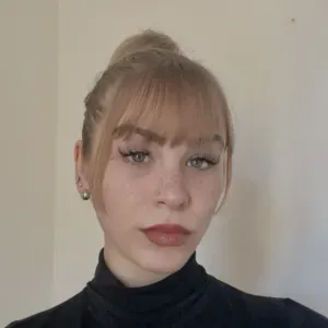 Donna delle pulizie/ aiuto domestico /babysitter