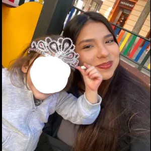 ESTUDIANTE UNIVERSITARIA