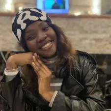 Confiez la garde de vos enfants à une étudiante attentive.