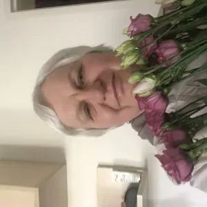 Femme de ménage -nettoyage soigne 