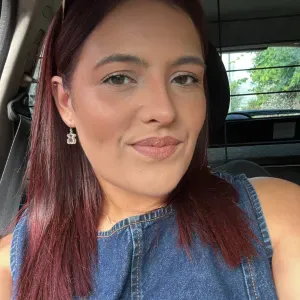 Jovem babysitter com experiência no Porto