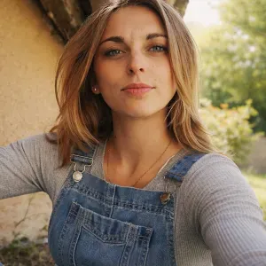 Femme de ménage, nounou. 