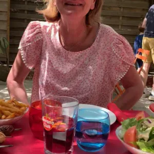 Garde d'enfants sérieuse disponible en semaine