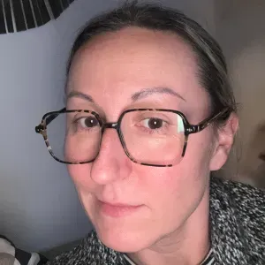 Femme de menage Paris 16 ,15eme  (menage,repassage etc)