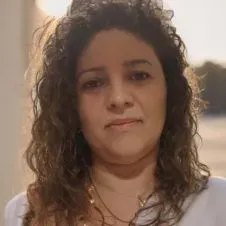 Babysitter responsável e divertida