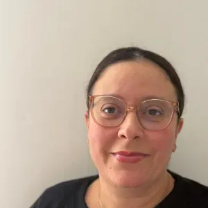 Je cherche un professeur histoire geo physique chimi