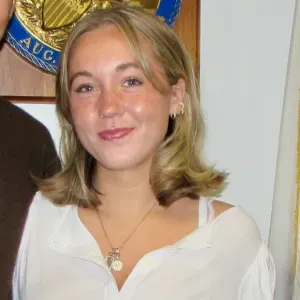 24 year old female looking for nannying jobs in Lisbon
