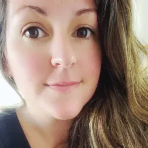 Baby-sitting expérimentée en petits bouts