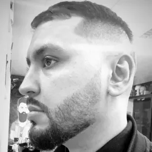 Homme de ménage avec un expérience de deux ans 