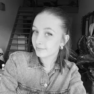 Baby sitter travaillant en crèche 