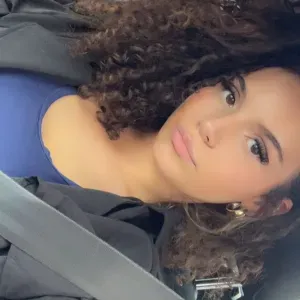 Baby sitter disponible les week end 