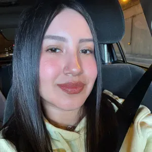 Claudia, 19 ans/ Baby-sitter sérieuse, douce et de confiance