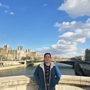 Experienced babysitter and housekeeping looking for a job.