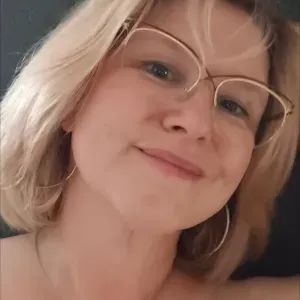 Dame de compagnie pour vos aînées je m'appelle Katya