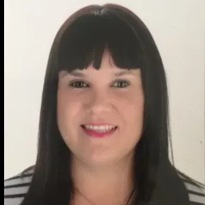 Licenciada en ciencias con alto nivel de inglés y euskera