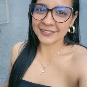 Bonjour, je m'appelle Sandra. J'ai beaucoup d'expérience .