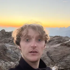 Babysitter expérimenté à Bordeaux et alentours