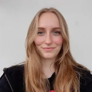 Babysitter con 2 anni di esperienza.